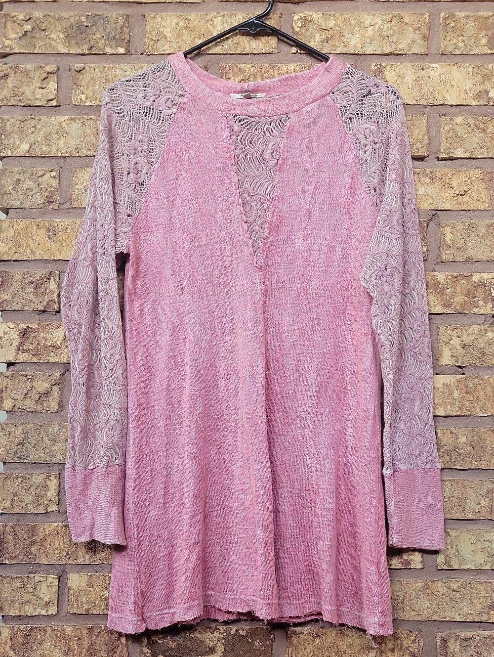 Gimmicks by BKE Pink Lace Sleeve Knit Tunic Top Medium Boho Stretch